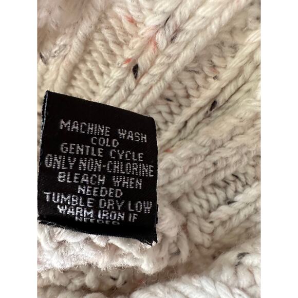 Moon and Madison Cable Knit Sweater Size Medium NWT - Picture 3 of 8